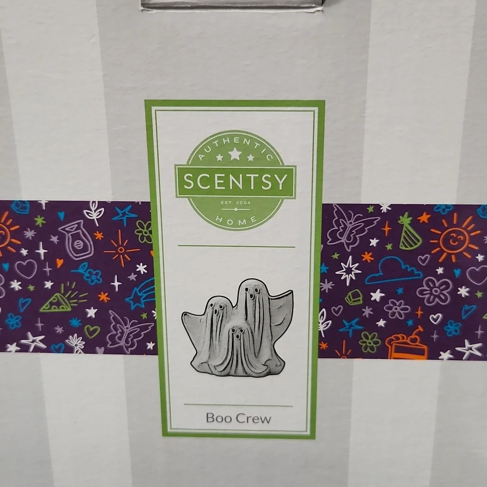 Scentsy Boo Crew Ghosts Disney Decor Warmer With Box